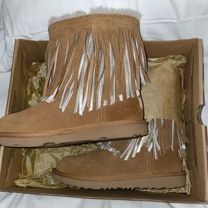 Tan short fringe Ugg’s perfect for fall or winter. Never worn still in box!